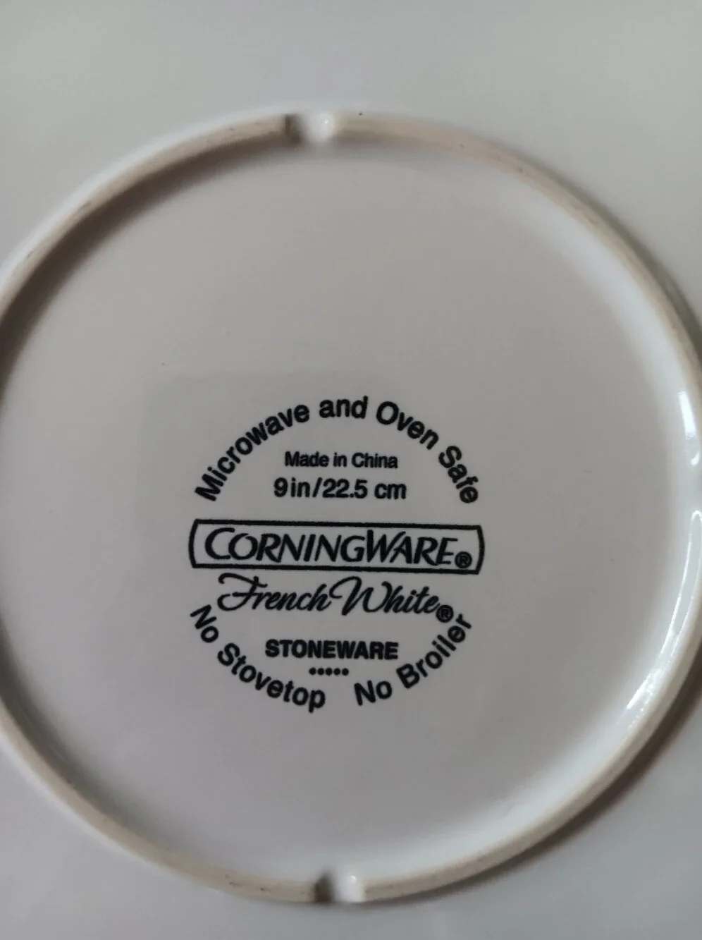 CorningWare Stoneware Baking Dish Serveware Fluted Pie Pan French White 9
